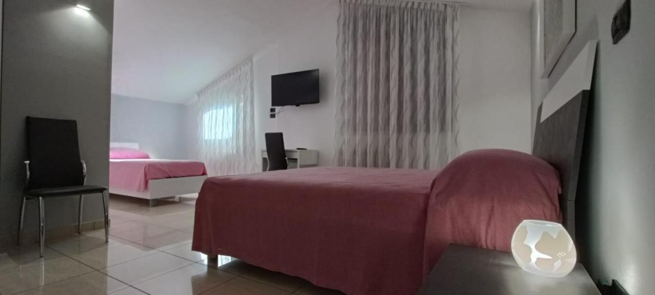 Madonna Della Pace La Casa Di Roberto Bed & Breakfast エクステリア 写真
